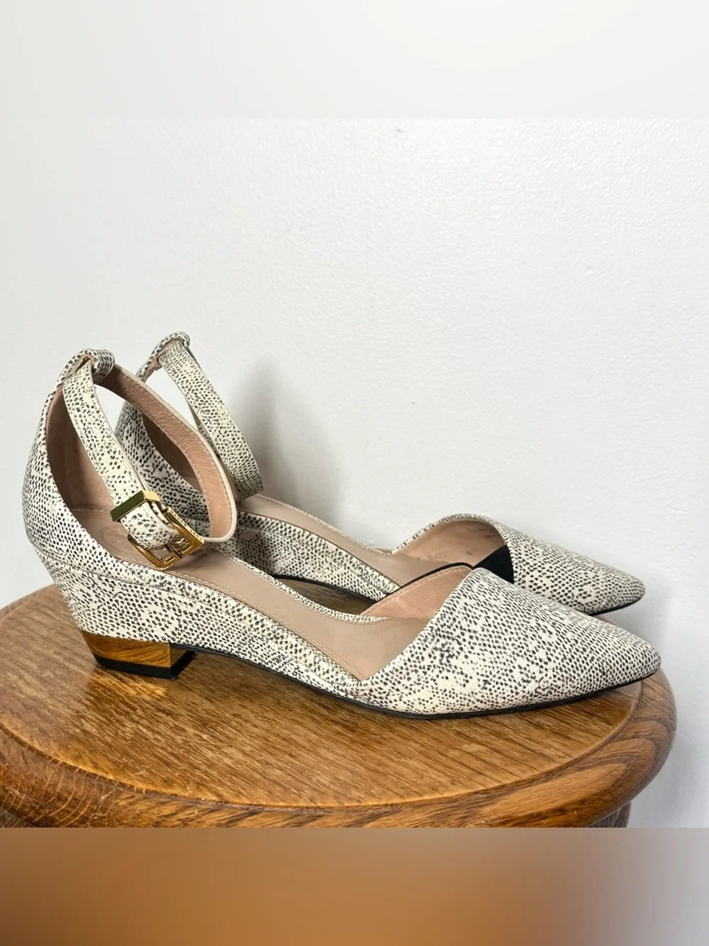 Tory Burch Mara Wedge Cream Black Ankle Strap Gold Heel Women’s Size 5.5